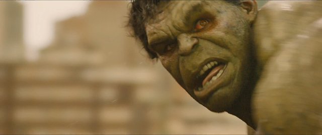 Hulk controllato da Scarlett Witch