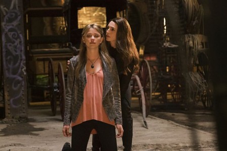 The Originals -- "Ashes to Ashes" Image Number: OG222b_0434.jpg -- Pictured (L-R): Claudia Black as Dahlia and Riley Voelkel as Freya -- Photo Credit: Annette Brown/The CW -- Ã‚Â© 2015 The CW Network. All Rights Reserved.