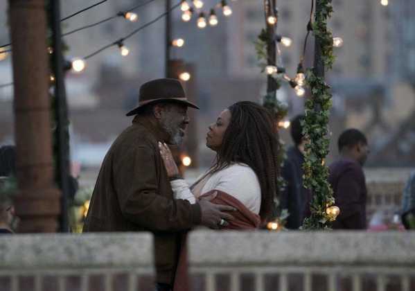 The Village 1x01