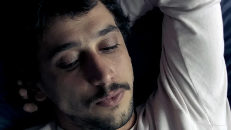 Una Notte Blu Cobalto: recensione del film