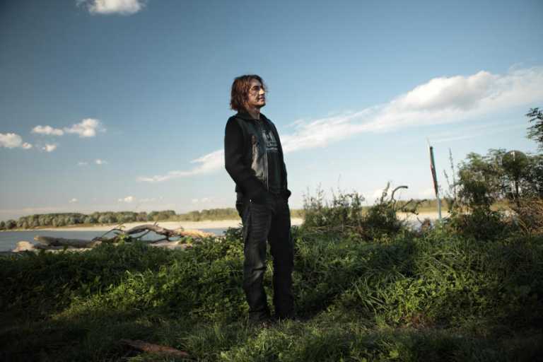 Niente Paura: recensione del film su Luciano Ligabue