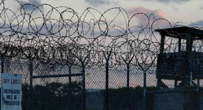 You Don't Like the Truth: 4 giorni a Guantanamo