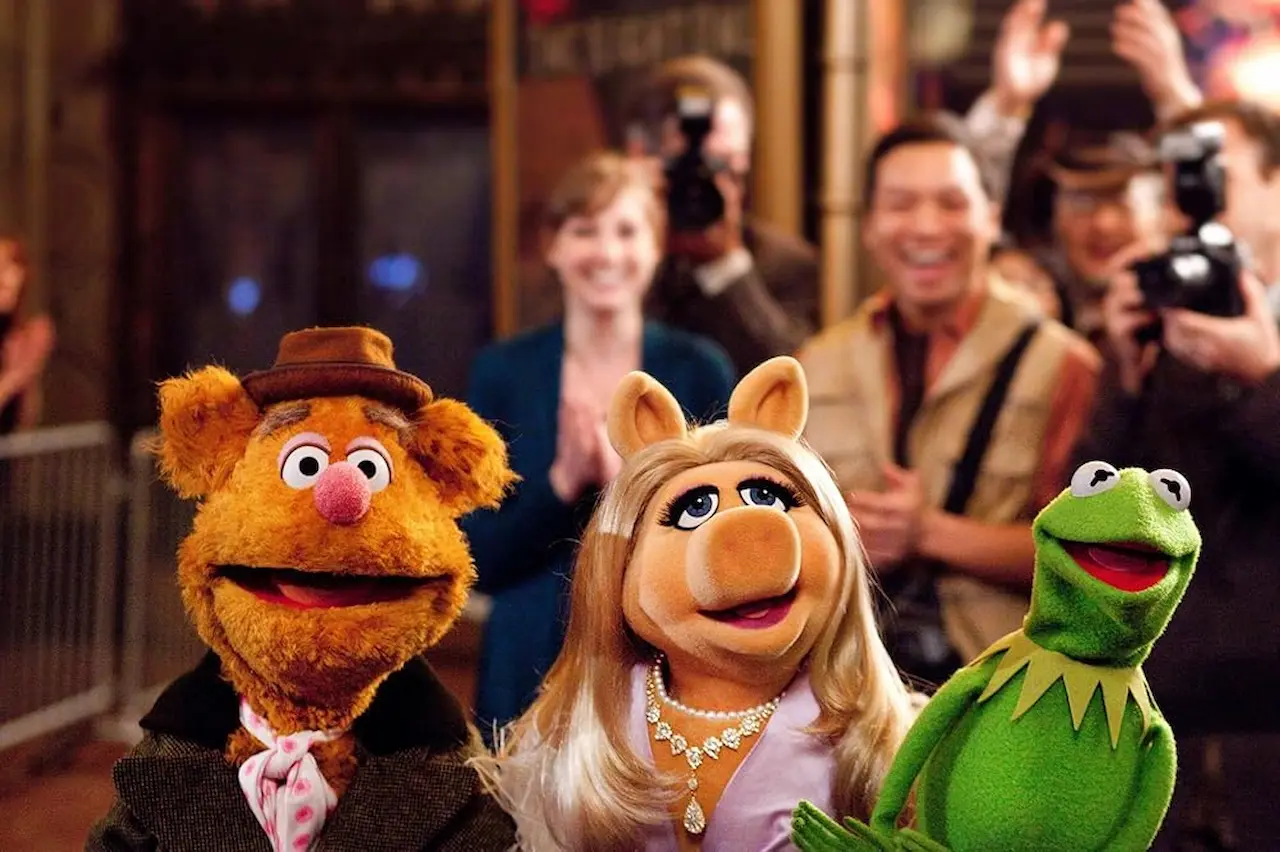 Kermit the Frog, Miss Piggy e Fozzie Bear in I Muppet