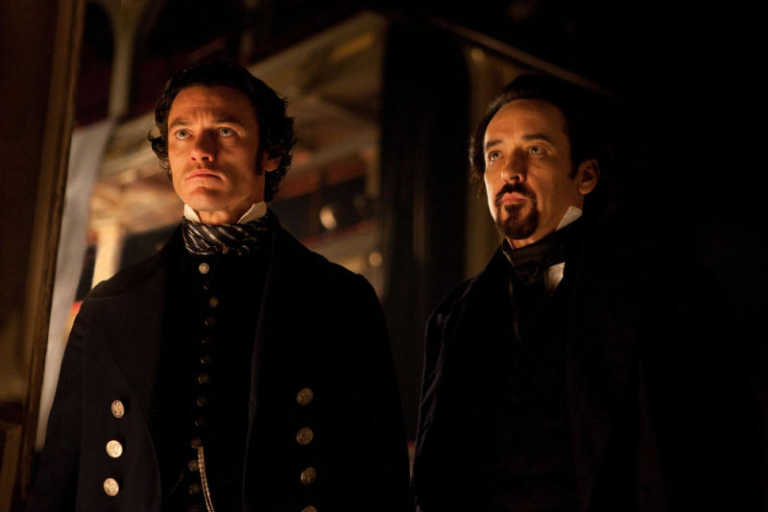 The Raven: recensione del film con John Cusack