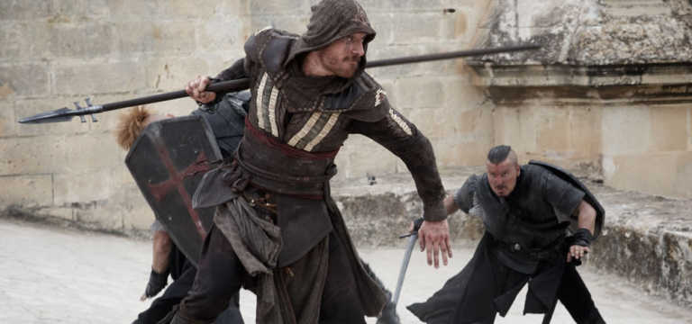Assassin’s Creed: Michael Fassbender mostra il fisico nelle nuove foto Assassin’s Creed: Michael Fassbender mostra il fisico nelle nuove foto