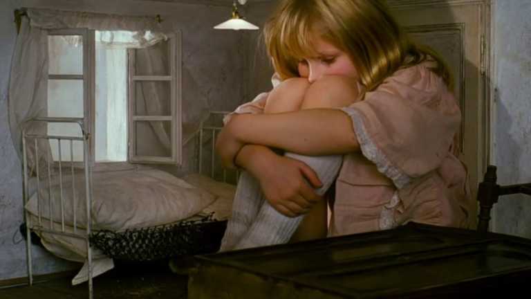 Alice (Něco z Alenky): recensione del film Jan Švankmajer