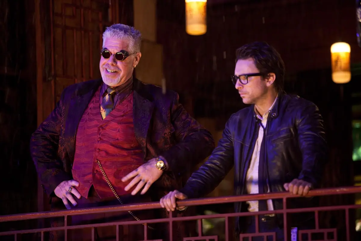 Ron Perlman e Charlie Day in Pacific Rim (2013)