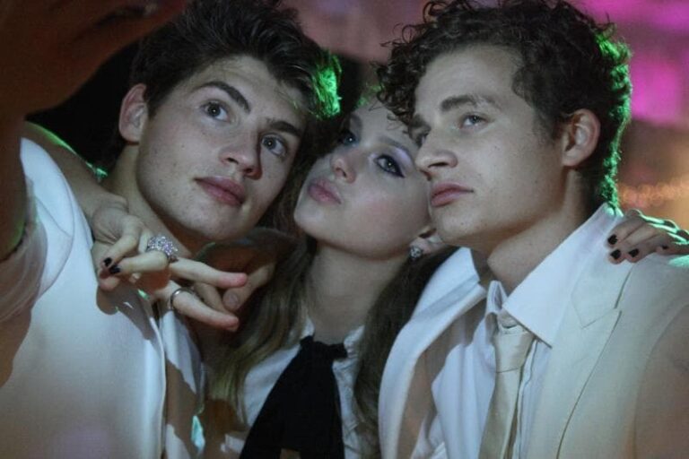 Affluenza: red band trailer del film con Nicola Peltz
