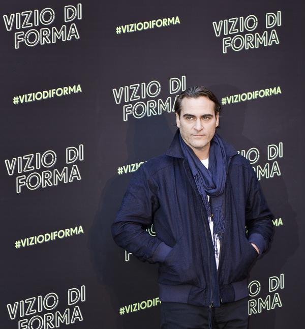 Joaquin-Phoenix-Vizio-di-Forma