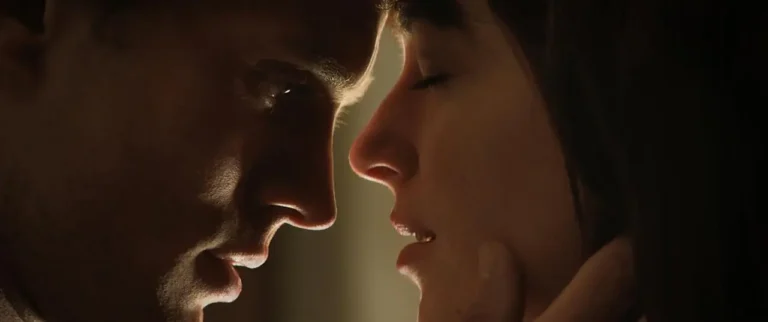 Cinquanta sfumature di grigio: nuova clip “La guardo”