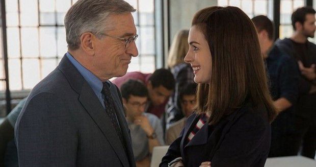 Lo stagista inaspettato: il trailer italiano del film con Robert De Niro e Anne Hathaway