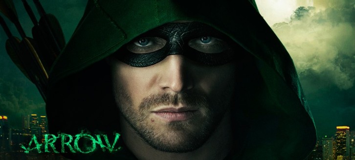 Arrow 4, foto dal set: Paul Blackthorne, Stephen Amell e Willa Holland