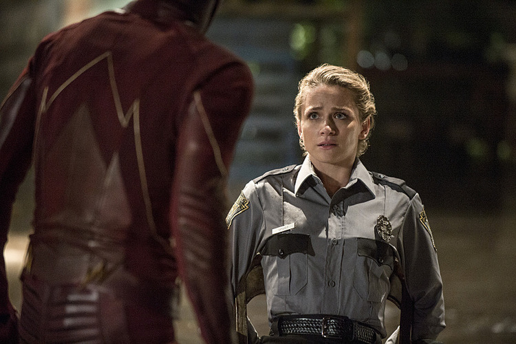 The Flash 2×02: foto dal secondo episodio, ecco Jay Garrick The Flash 2×02: foto dal secondo episodio, ecco Jay Garrick