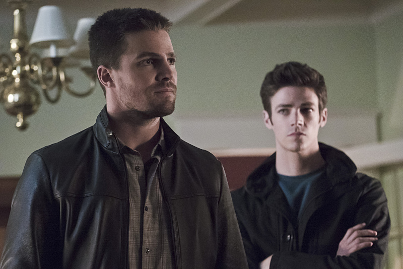 Arrow 4×08: foto promozionali dal crossover “Legends of Yesterday”