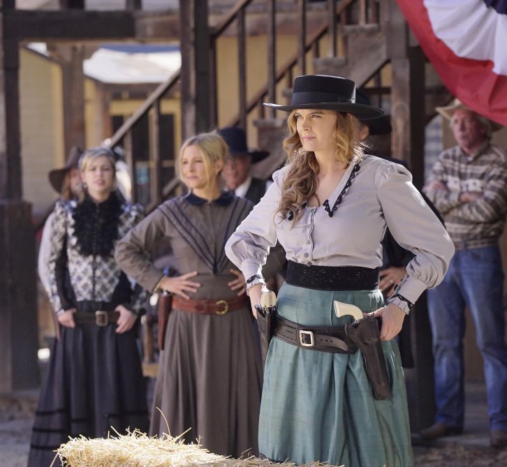 Bones 11×09: foto promozionali dell’episodio “The Cowboy in the Contest”