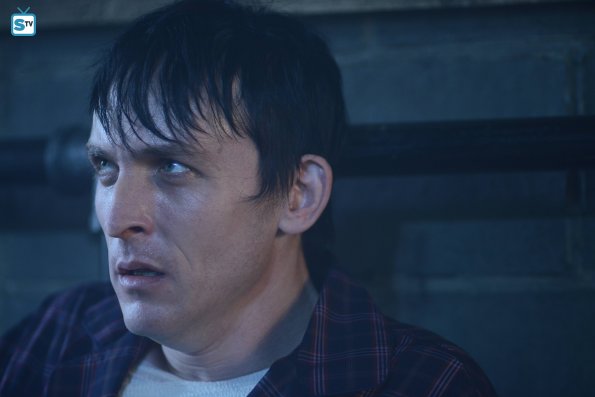 Gotham 2×09: foto promozionali da “A Bitter Pill to Swallow” Gotham 2×09: foto promozionali da “A Bitter Pill to Swallow”