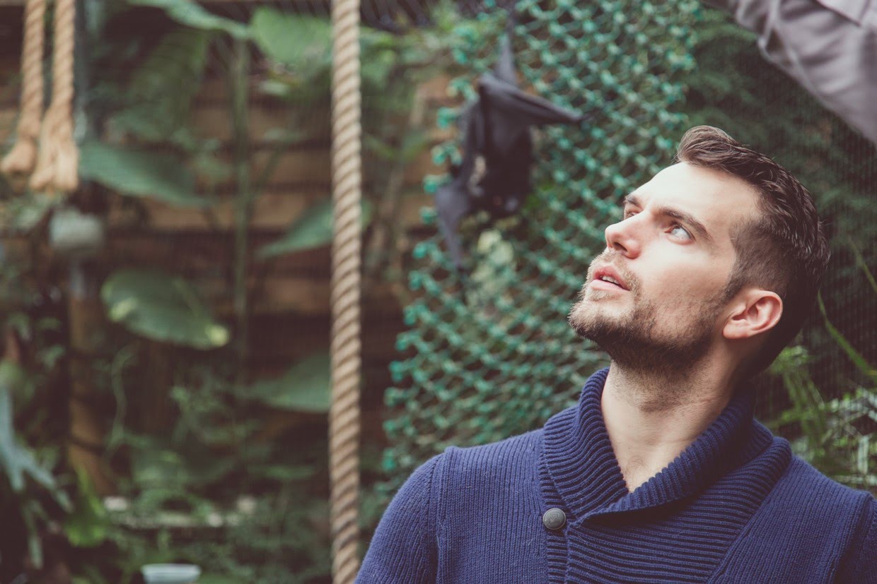 Henry Cavill adotta un pipistrello e lo chiama Ben – Video