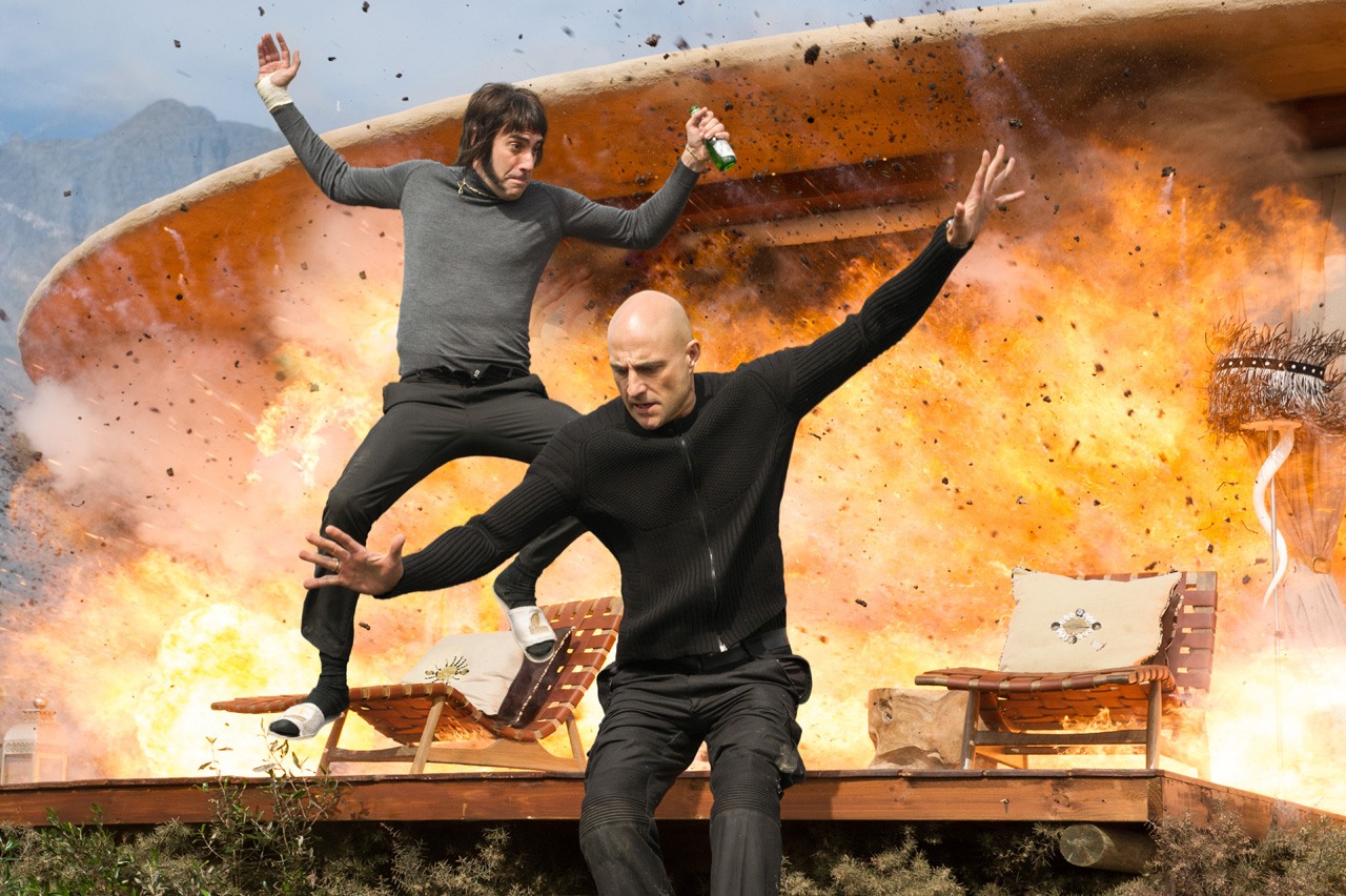 Sacha Baron Cohen e Mark Strong nell’esilarante poster di Brothers Grimsby