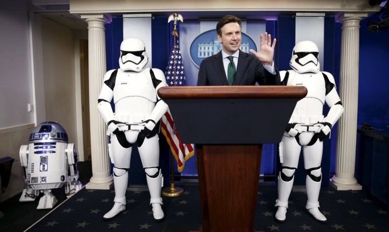 Star Wars: il portavoce della Casa Bianca con le truppe dell’Impero – VIDEO