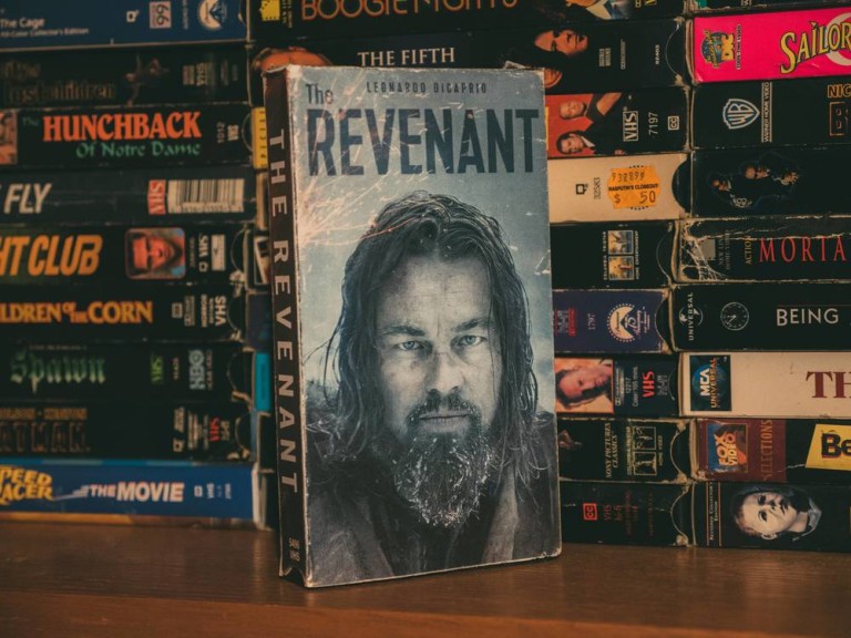 VHS retrò per i film moderni: cofanetti da collezione