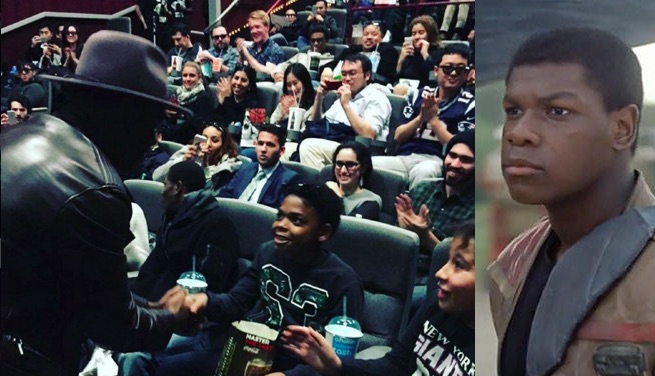John Boyega irrompe in una proiezione di Star Wars Il Risveglio della Forza, è delirio! John Boyega irrompe in una proiezione di Star Wars Il Risveglio della Forza, è delirio!