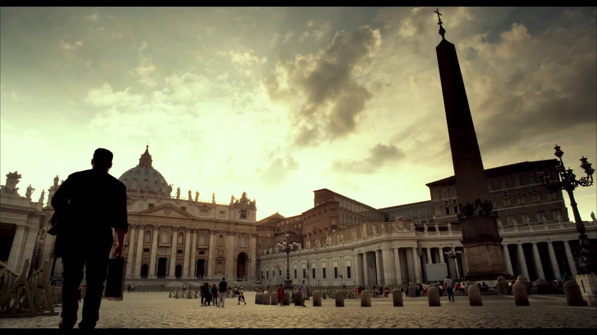The Vatican Tapes: trailer italiano del film con Michael Peña