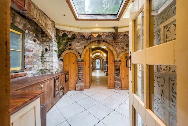 La casa Hobbit esiste ed è in vendita! Tutte le foto