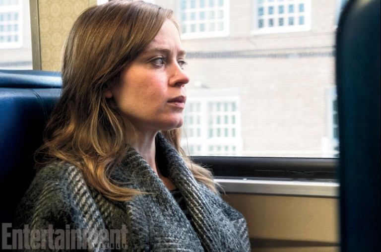 Emily Blunt nelle prime immagini de La Ragazza del Treno Emily Blunt nelle prime immagini de La Ragazza del Treno
