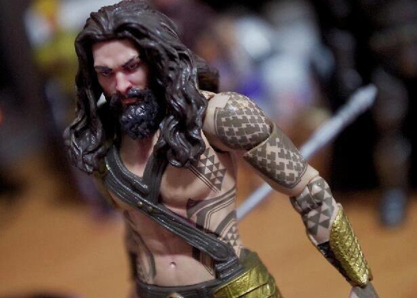 Batman v Superman: nuovo sguardo a Aquaman dalle action figure