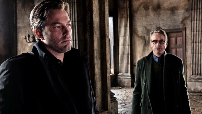 Batman v Superman: entriamo nell’ufficio di Bruce Wayne – foto