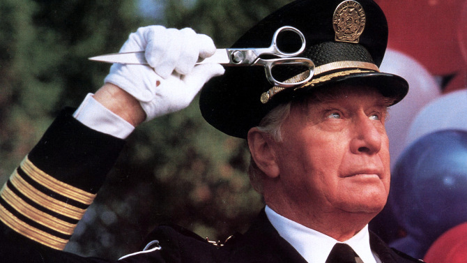 Morto George Gaynes, il Comandante Lassard di Scuola di Polizia Morto George Gaynes, il Comandante Lassard di Scuola di Polizia