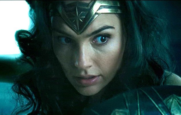 Batman v Superman: Wonder Woman ruberà la scena Batman v Superman: Wonder Woman ruberà la scena