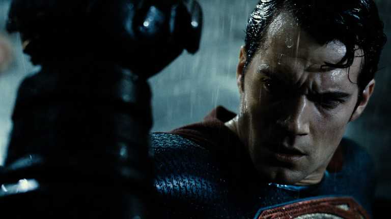 Batman v Superman, incassi: raggiunti i 700 milioni, superato Man of Steel