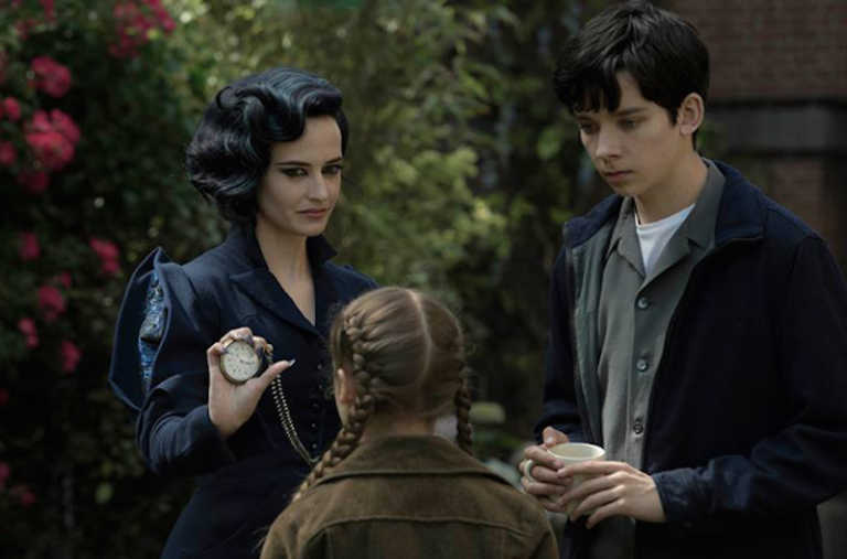 Miss Peregrine – La casa dei ragazzi speciali: recensione del film di Tim Burton