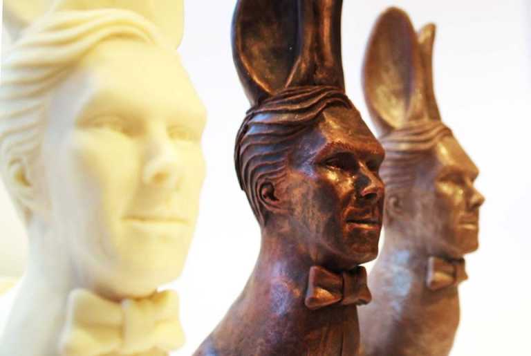 Benedict Cumberbatch diventa un coniglio di cioccolato Benedict Cumberbatch diventa un coniglio di cioccolato
