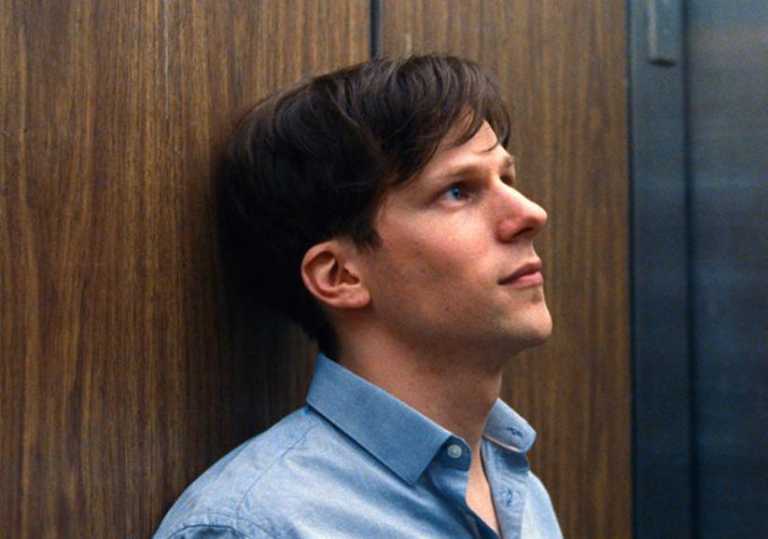 Segreti di famiglia: trailer italiano del film con Jesse Eisenberg