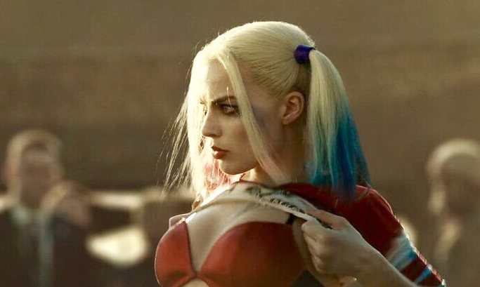 Suicide Squad: Harley Quinn si veste nella nuova foto Suicide Squad: Harley Quinn si veste nella nuova foto