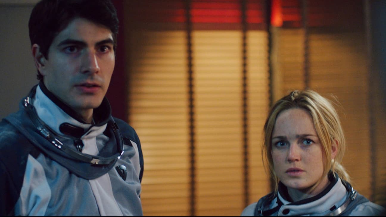 400 Days Brandon Routh Caity Lotz