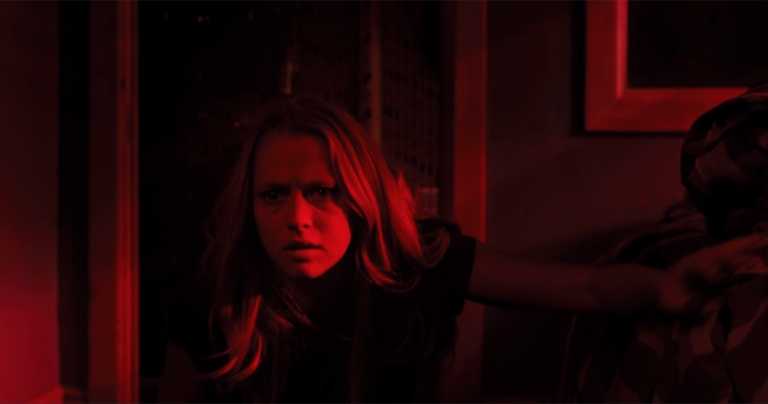 Lights Out: prima spaventosa clip dall’horror prodotto da James Wan Lights Out: prima spaventosa clip dall’horror prodotto da James Wan