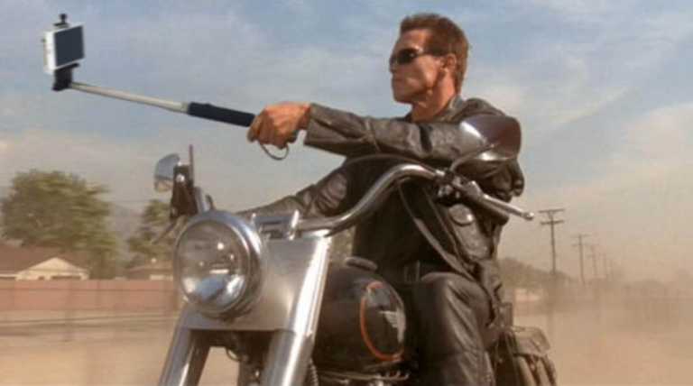 Selfie Stick al posto delle pistole al cinema – foto