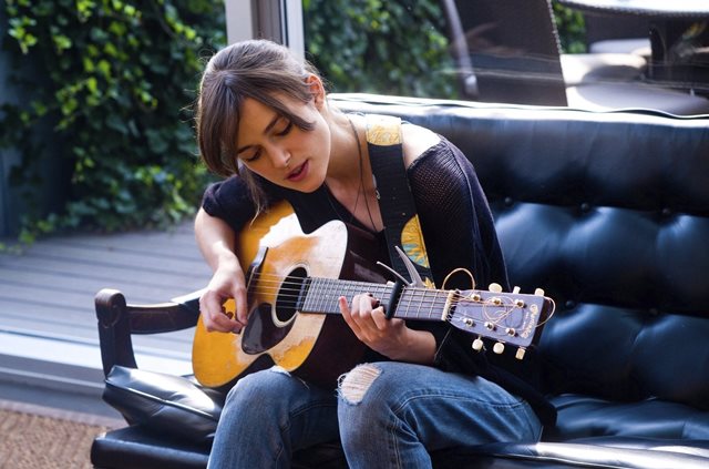 Keira Knightley: il regista di Tutto può cambiare non lavorerebbe mai più con lei Keira Knightley: il regista di Tutto può cambiare non lavorerebbe mai più con lei