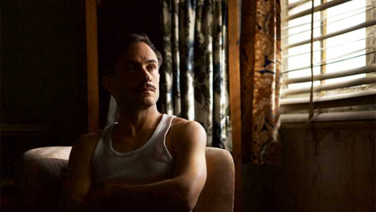 Neruda: trailer italiano del biopic di Pablo Larrain