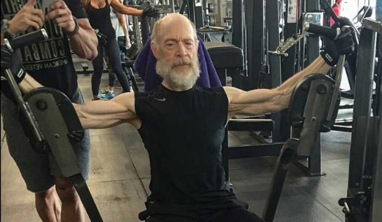 J.K. Simmons si allena per diventare Gordon – foto