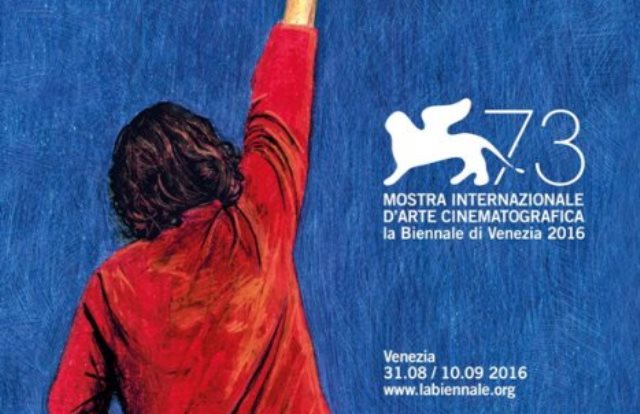Venezia 73: Amy Adams sirena dorata sul red carpet