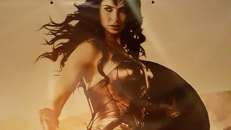 Wonder Woman: primo poster fotografato al Licensing Expo 2016
