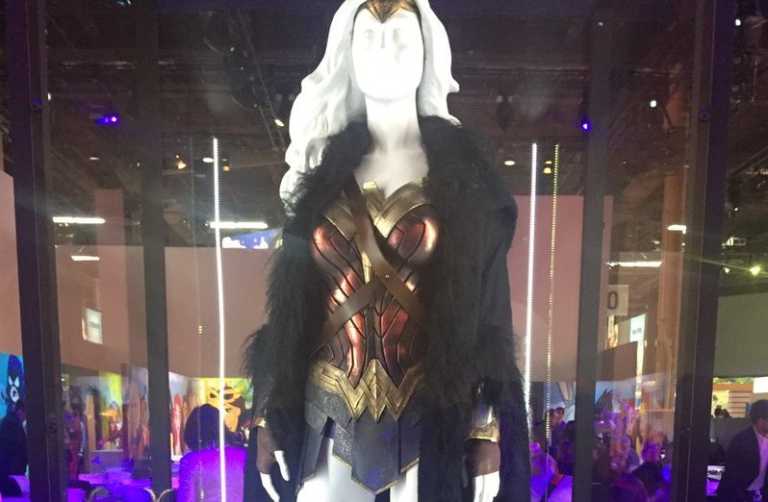 Wonder Woman: i costumi e le armi nel dettaglio – foto