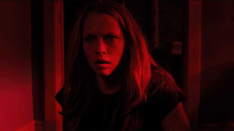 Lights Out: nuovo trailer dell’horror prodotto da James Wan Lights Out: nuovo trailer dell’horror prodotto da James Wan