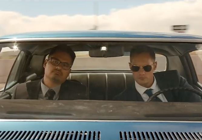 Alexander Skarsgard e Michael Pena nel trailer di War on Everyone Alexander Skarsgard e Michael Pena nel trailer di War on Everyone
