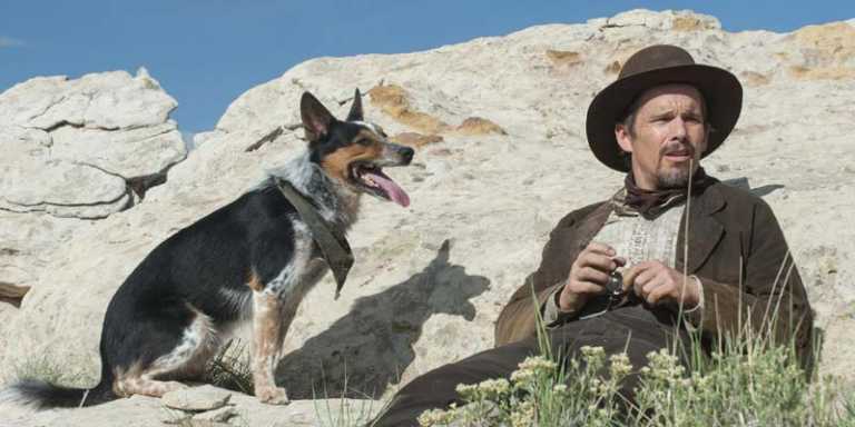 Ethan Hawke nel trailer del western In a Valley of Violence