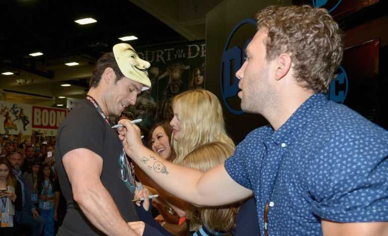 Henry Cavill, in incognito al Comic Con, beffa il cast di Suicide Squad Henry Cavill, in incognito al Comic Con, beffa il cast di Suicide Squad